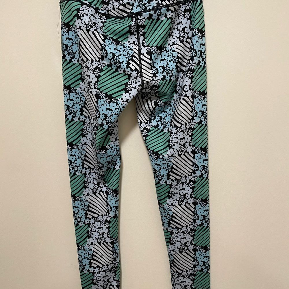 NWT FP Movement Printed Lose Control
Wrap Legging / Daisy Check size XS
NWT - Picture 9 of 12